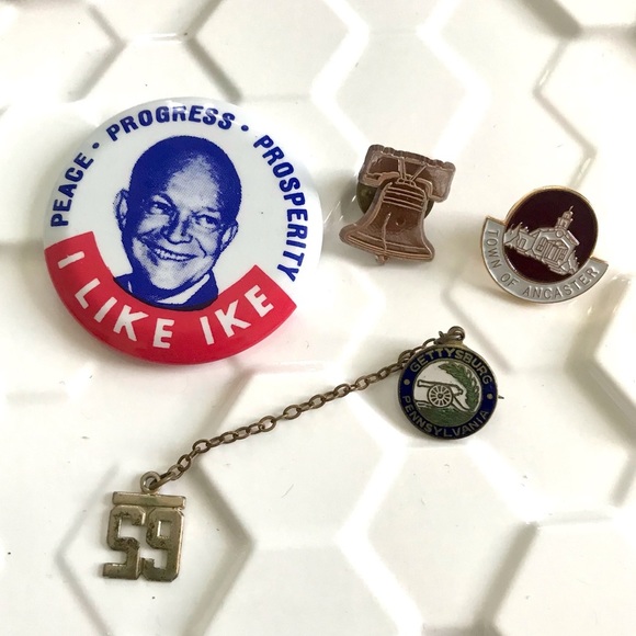 Vintage Other - Vintage Philadelphia souvenir lapel pins set of 4